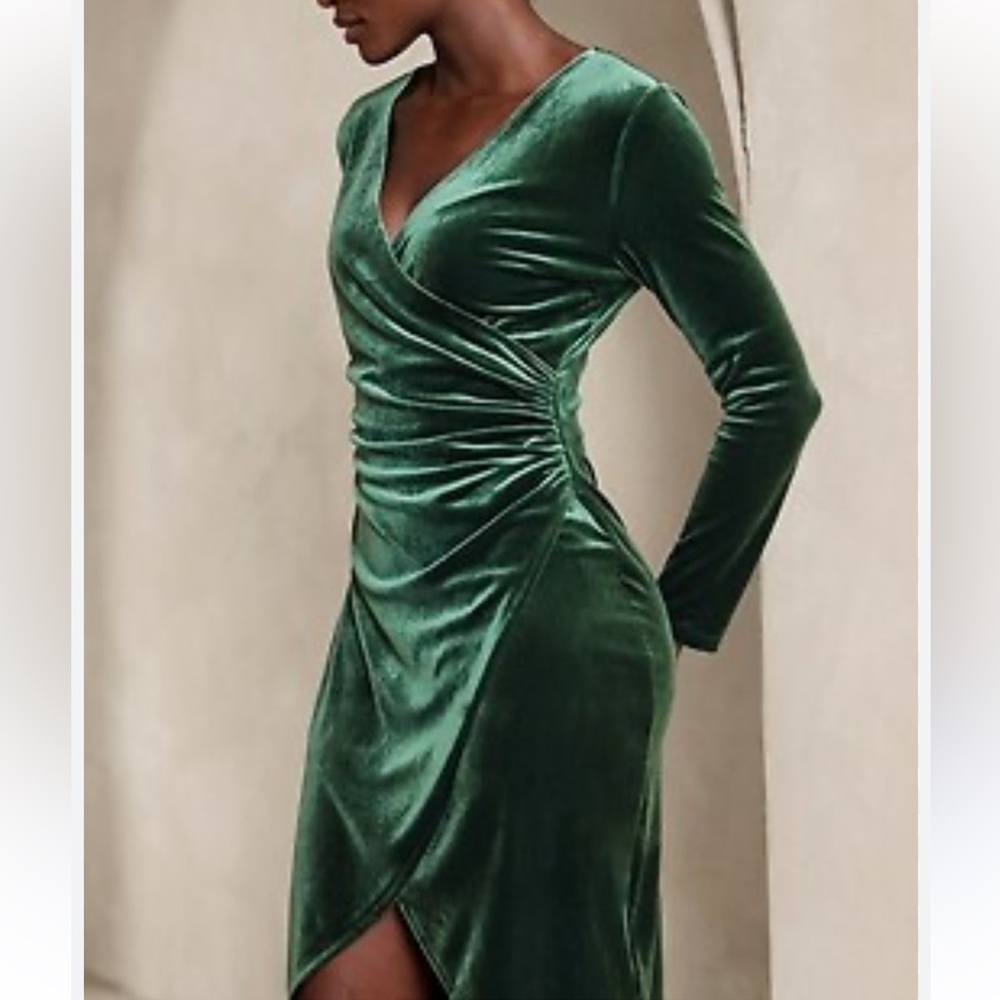 Xtaren Luxe Green Velvet Long Sleeve Dress, Medium